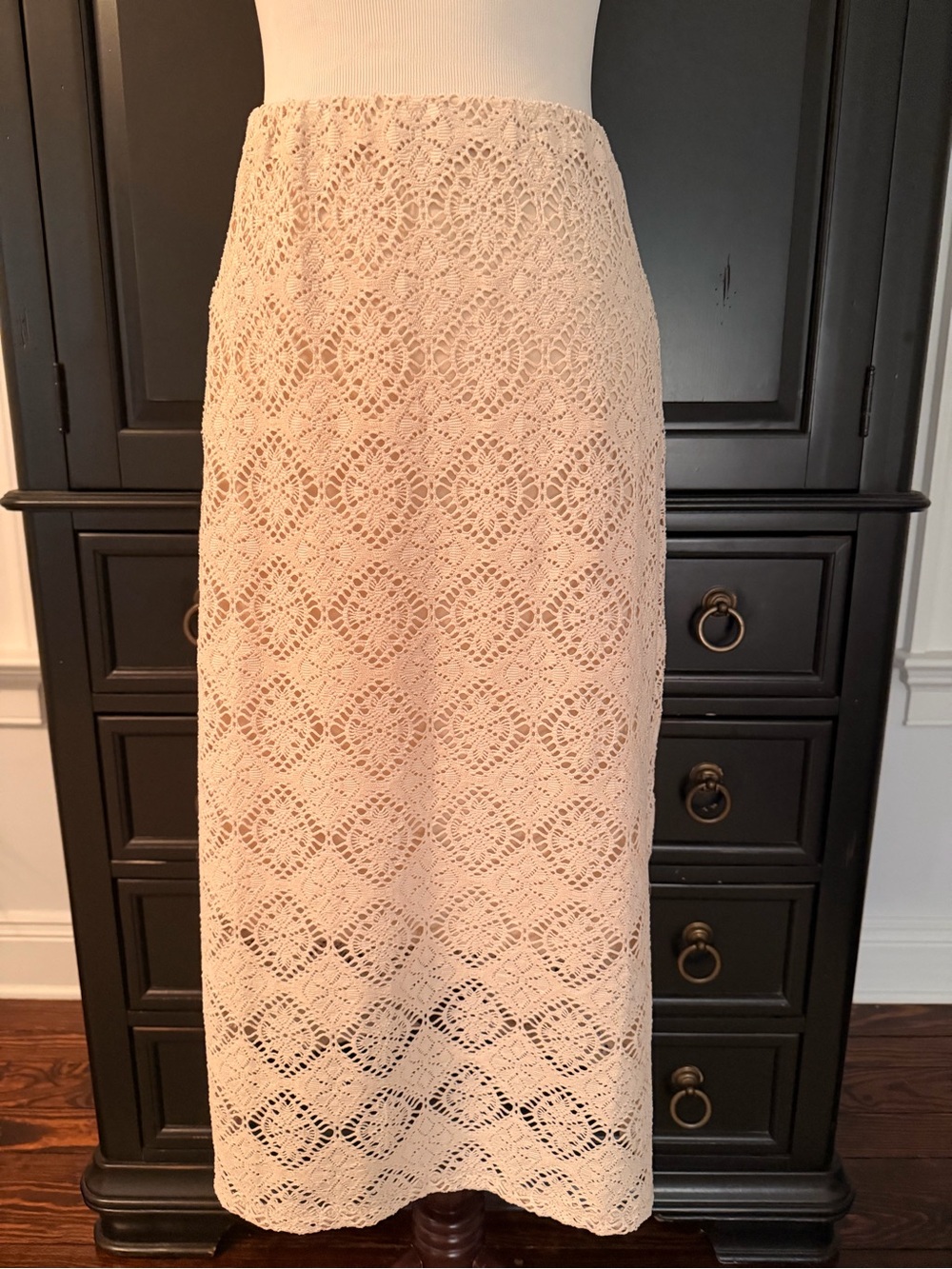 Vince Camuto Beige Crochet Lace Midi Skirt - Picture 3 of 5